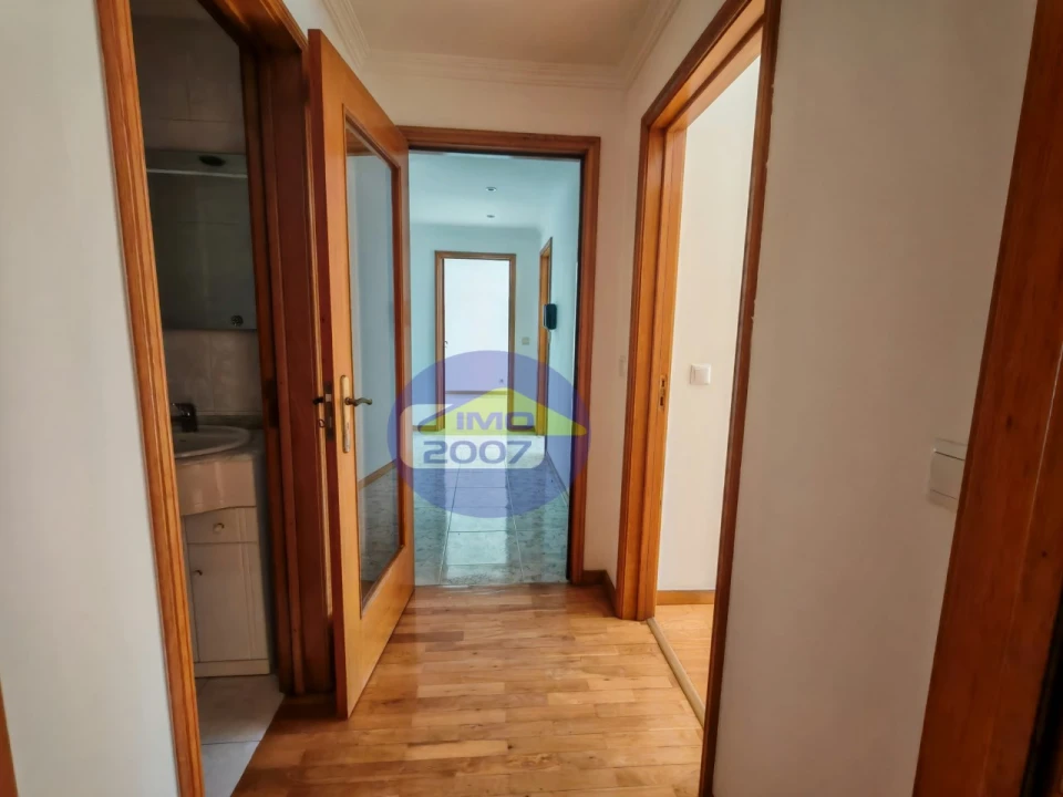 Apartamento T2 para Venda em Arcozelo Foto 14