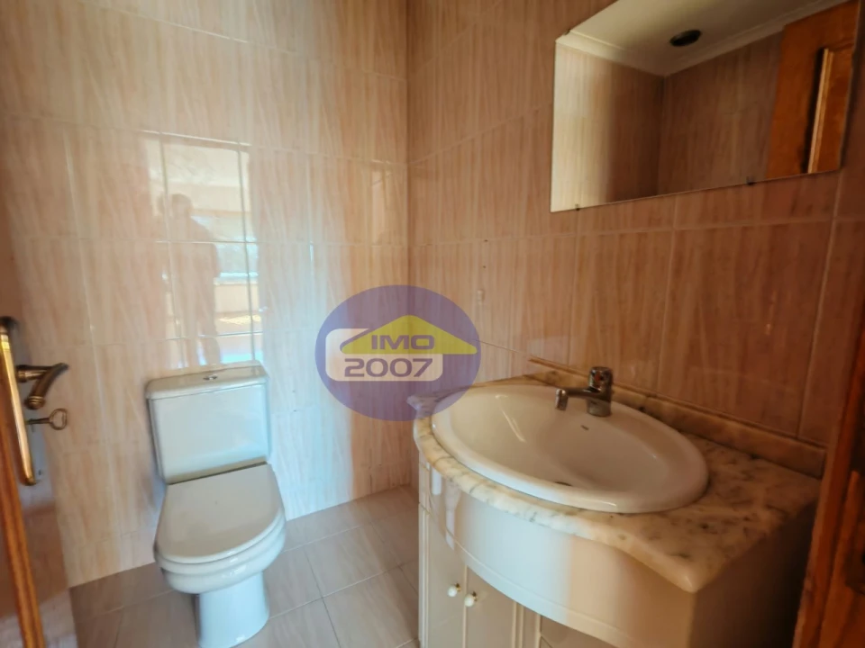 Apartamento T2 para Venda em Arcozelo Foto 24
