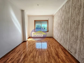 Apartamento T2 para Venda em Arcozelo