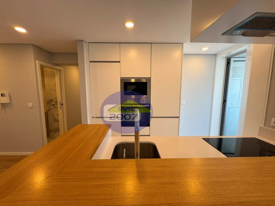Apartamento T2 para Venda em Campanhã Foto 2