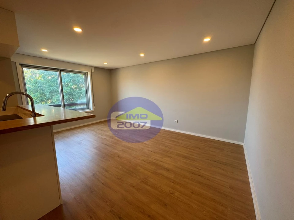 Apartamento T2 para Venda em Campanhã Foto 4