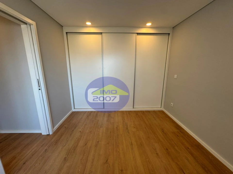 Apartamento T2 para Venda em Campanhã Foto 12
