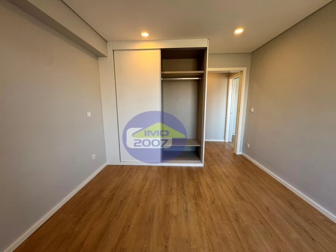 Apartamento T2 para Venda em Campanhã Foto 11