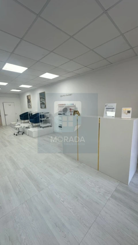 Loja para Arrendamento em Lordelo do Ouro e Massarelos