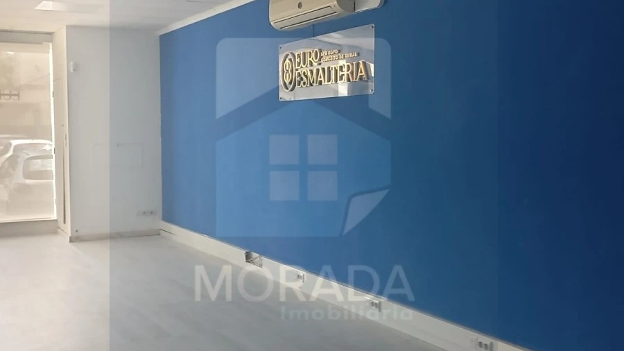 Loja para Arrendamento em Lordelo do Ouro e Massarelos