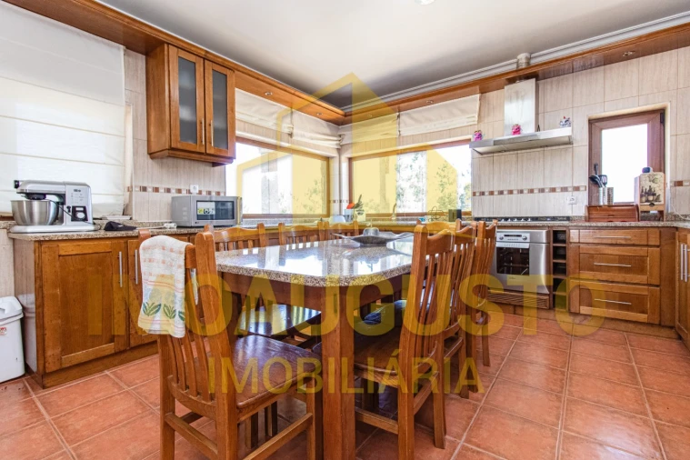 Moradia T5 para Venda em Sobral da Serra Foto 6