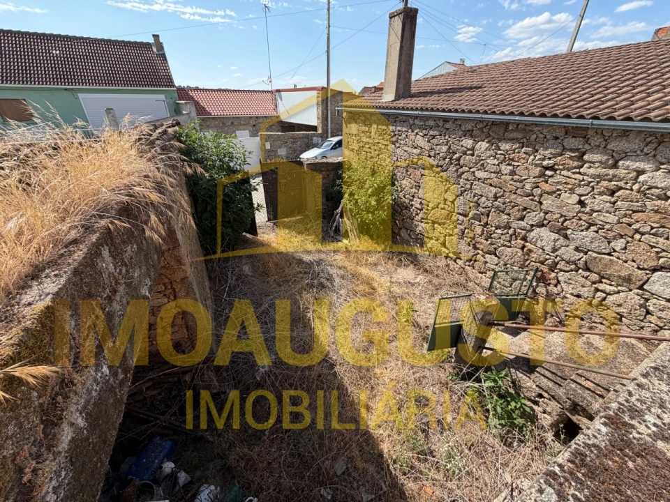 Moradia T2 para Venda em Aldeia Velha Foto 2