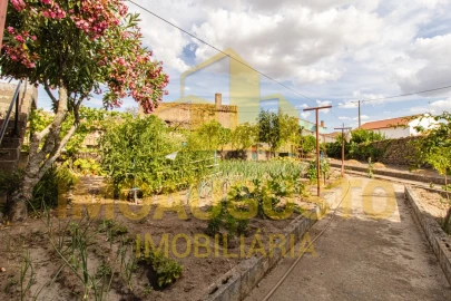 Moradia T4 para Venda em Algodres, Vale de Afonsinho e Vilar de Amargo