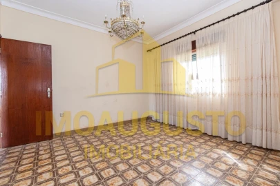 Moradia T4 para Venda em Algodres, Vale de Afonsinho e Vilar de Amargo