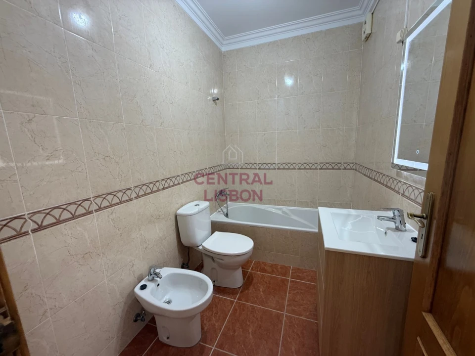 Moradia T4 para Venda em Gambia-Pontes-Alto da Guerra Foto 36