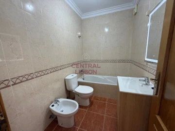 Moradia T4 para Venda em Gambia-Pontes-Alto da Guerra
