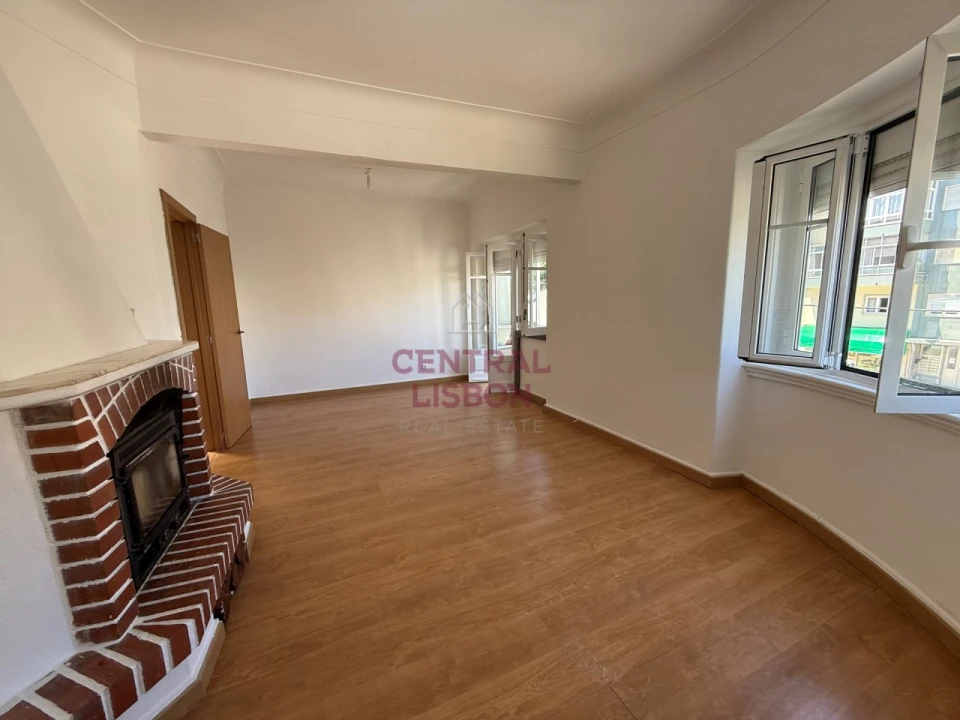 Apartamento T4 para Venda em Rio de Mouro Foto 1