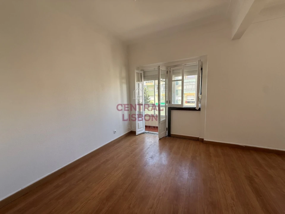 Apartamento T4 para Venda em Rio de Mouro Foto 3