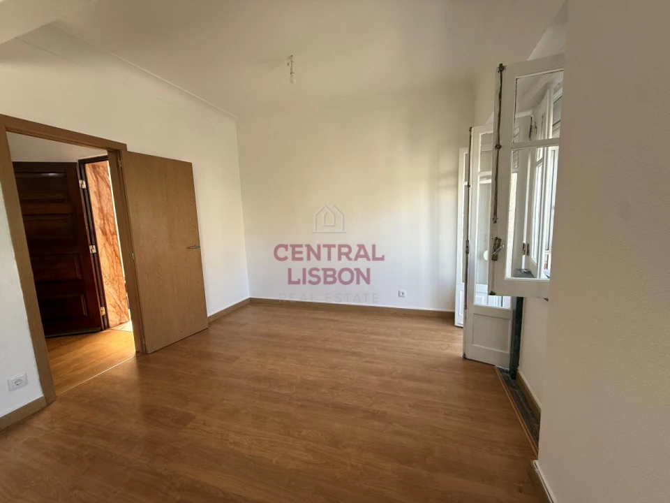 Apartamento T4 para Venda em Rio de Mouro Foto 5