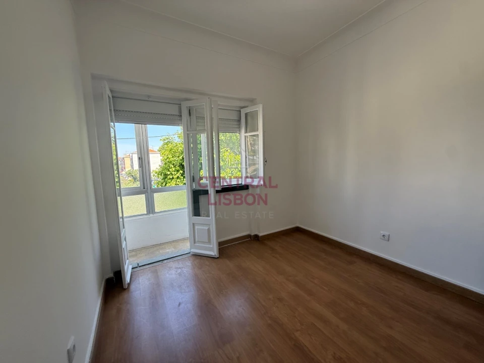 Apartamento T4 para Venda em Rio de Mouro Foto 8