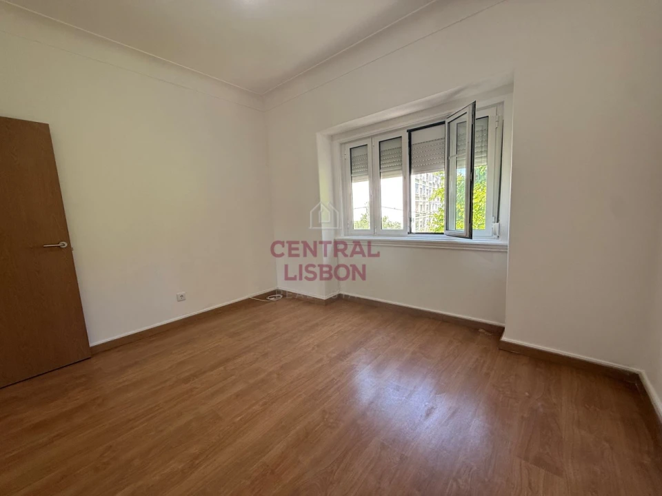 Apartamento T4 para Venda em Rio de Mouro Foto 10