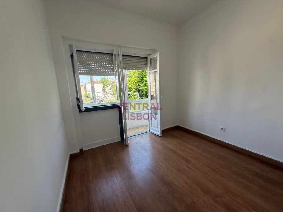 Apartamento T4 para Venda em Rio de Mouro Foto 12