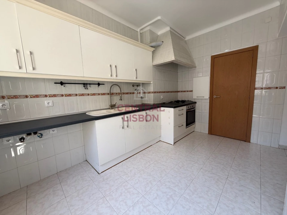 Apartamento T4 para Venda em Rio de Mouro Foto 15