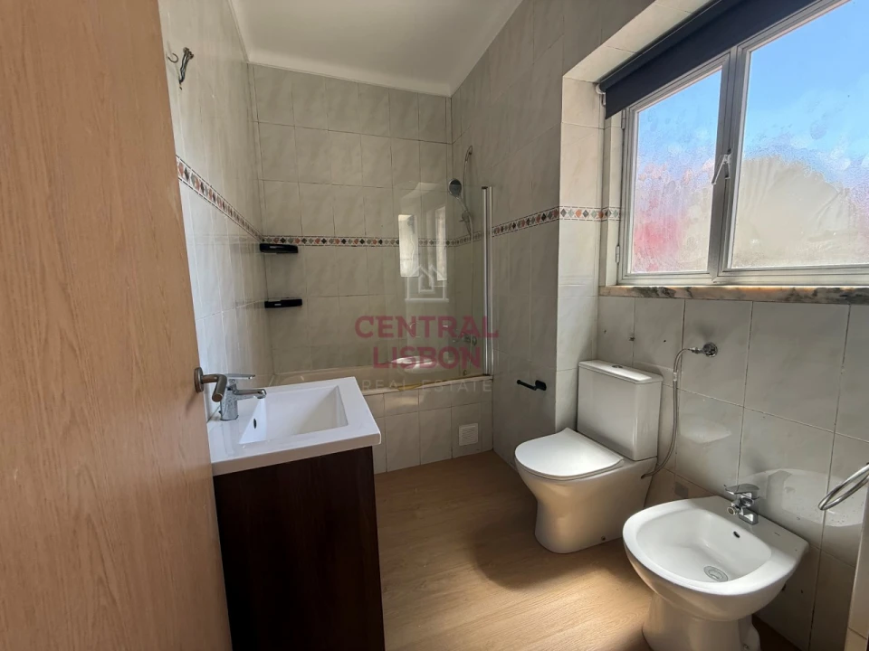 Apartamento T4 para Venda em Rio de Mouro Foto 19