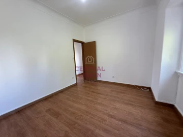 Apartamento T4 para Venda em Rio de Mouro