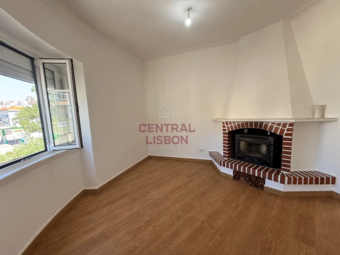 Apartamento T4 para Venda em Rio de Mouro Foto 2