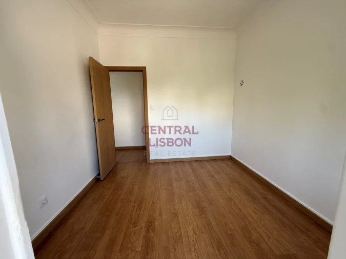 Apartamento T4 para Venda em Rio de Mouro Foto 13