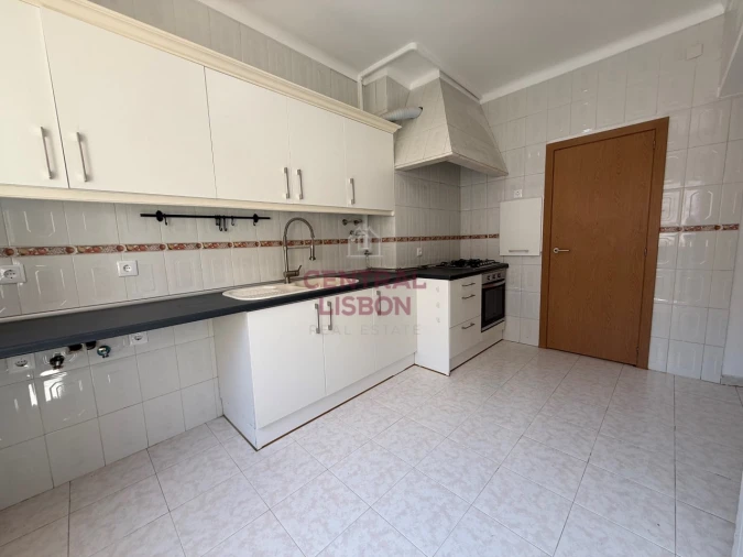 Apartamento T4 para Venda em Rio de Mouro Foto 15