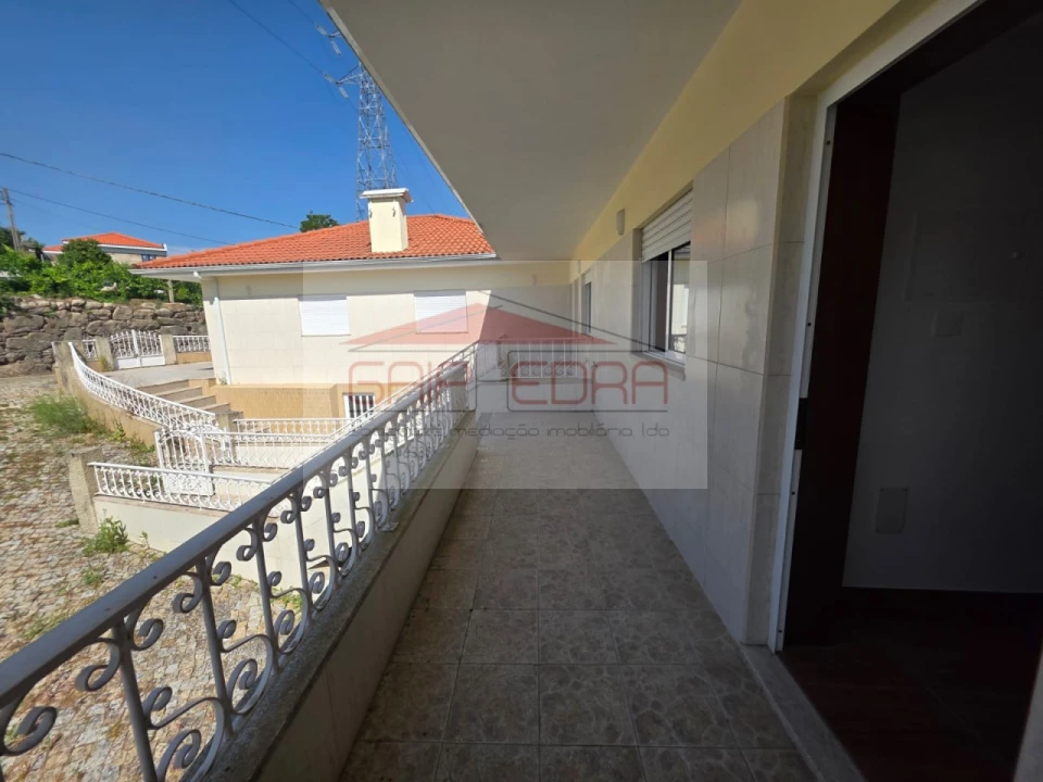 Apartamento T2 para Venda em Abragão Foto 6