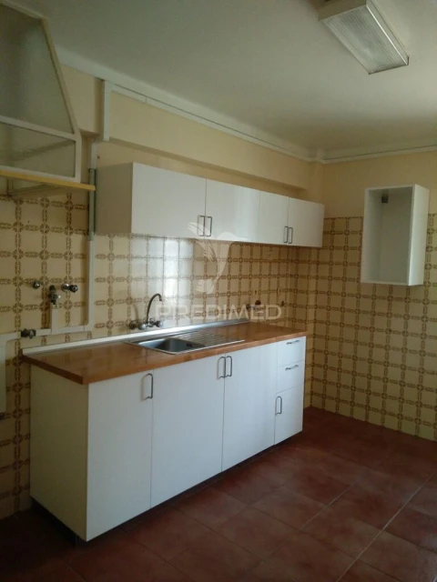 Apartamento T1 para Venda em Carregado e Cadafais