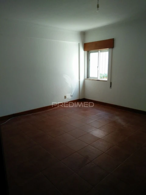 Apartamento T1 para Venda em Carregado e Cadafais