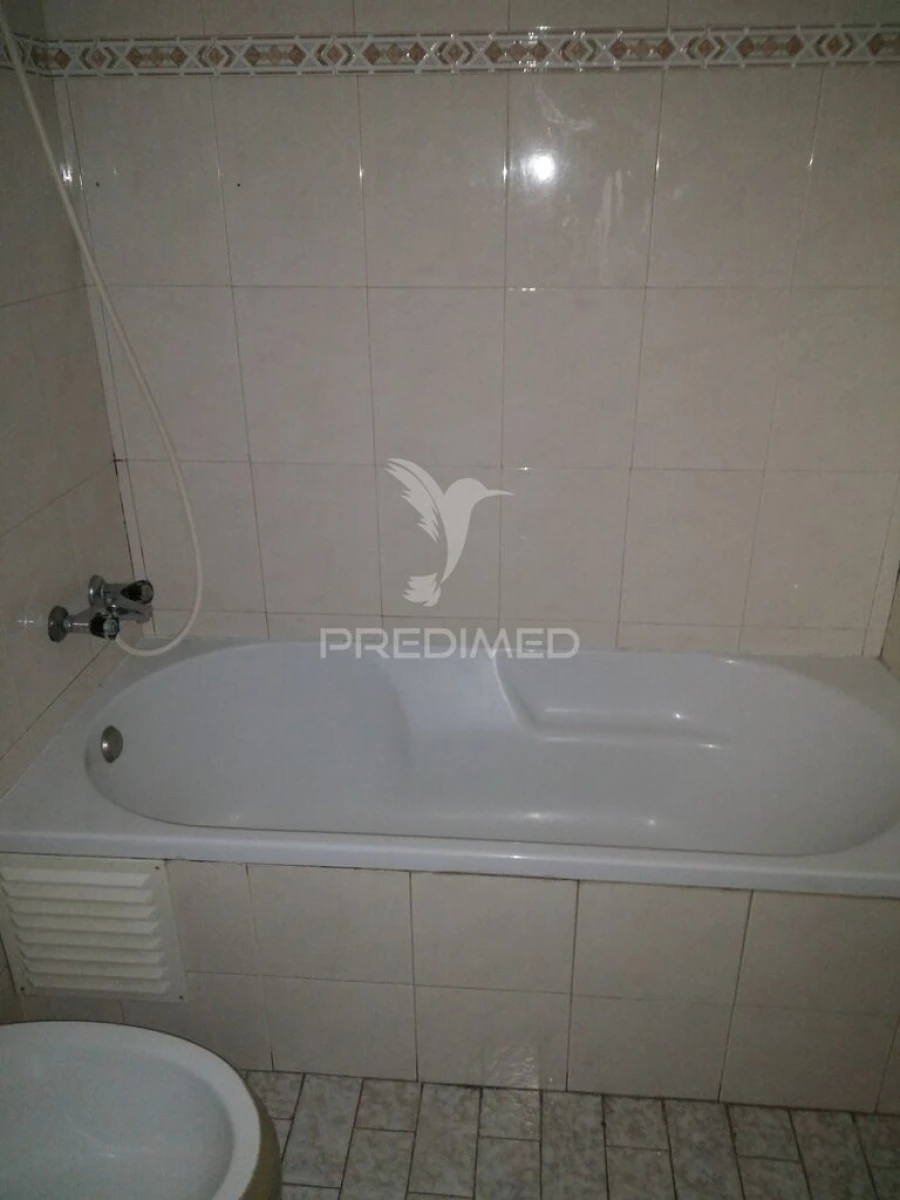 Apartamento T1 para Venda em Carregado e Cadafais Foto 9