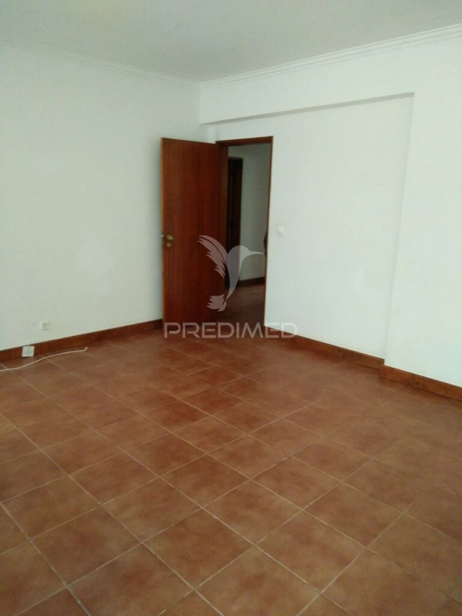 Apartamento T1 para Venda em Carregado e Cadafais Foto 14