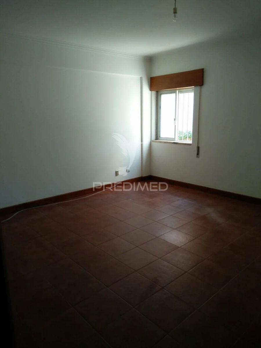 Apartamento T1 para Venda em Carregado e Cadafais Foto 12