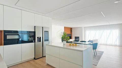 Apartamento T3 para Venda em Póvoa de Varzim, Beiriz e Argivai