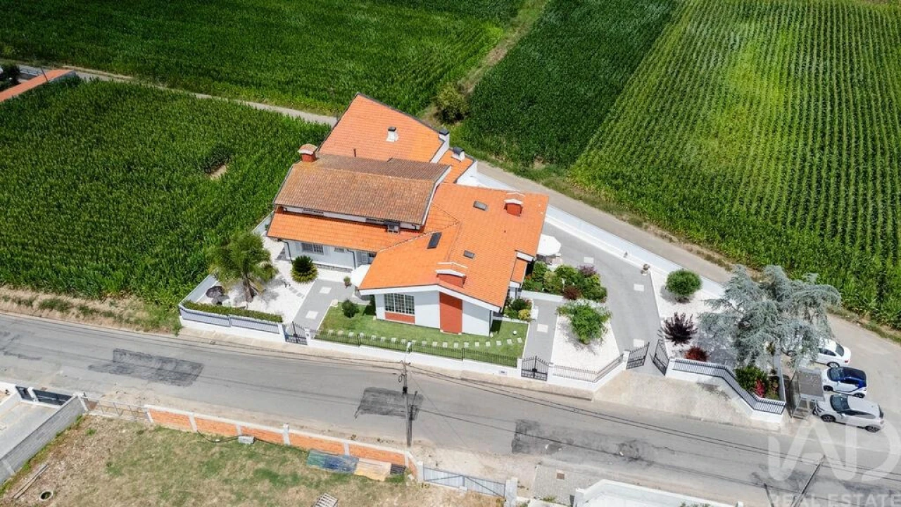 Moradia T4 para Venda em Ovar, São João, Arada e São Vicente de Pereira Jusã Foto 1