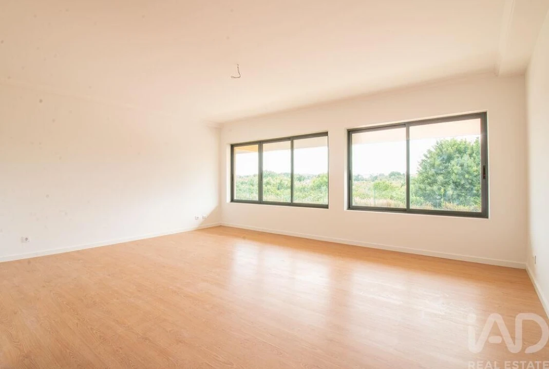 Apartamento T4 para Venda em Bombarral e Vale Covo Foto 1