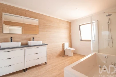 Apartamento T4 para Venda em Bombarral e Vale Covo