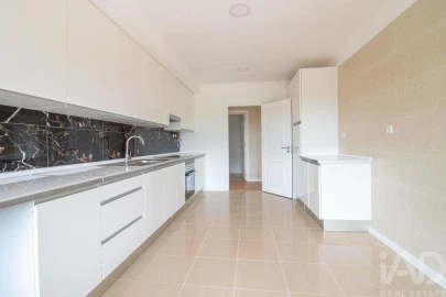 Apartamento T4 para Venda em Bombarral e Vale Covo