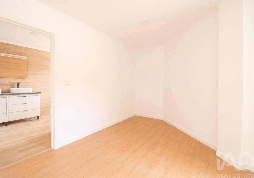 Apartamento T4 para Venda em Bombarral e Vale Covo Foto 11