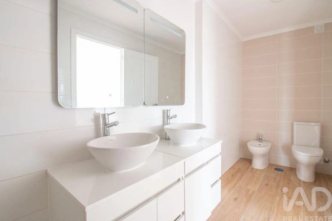 Apartamento T4 para Venda em Bombarral e Vale Covo Foto 18
