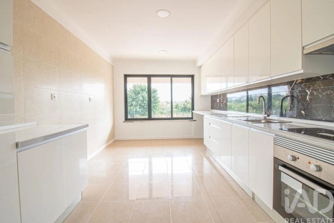 Apartamento T4 para Venda em Bombarral e Vale Covo Foto 7