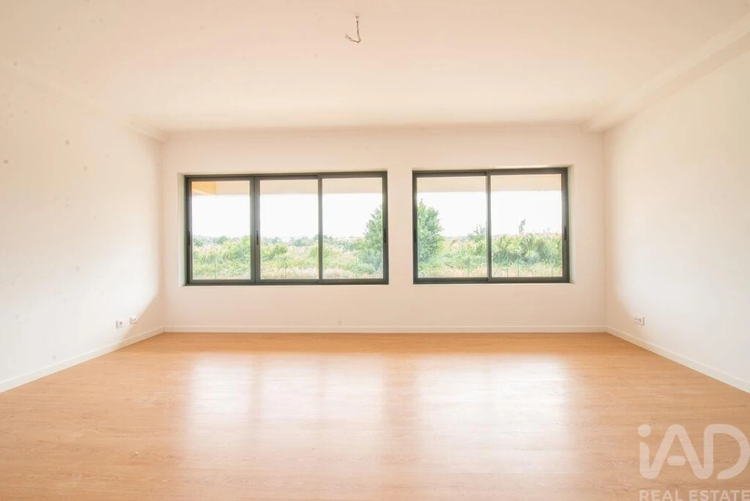 Apartamento T4 para Venda em Bombarral e Vale Covo Foto 2