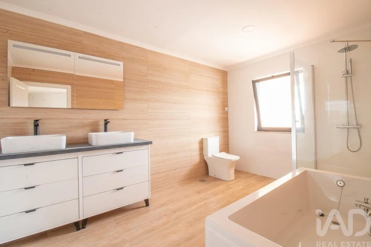 Apartamento T4 para Venda em Bombarral e Vale Covo Foto 12