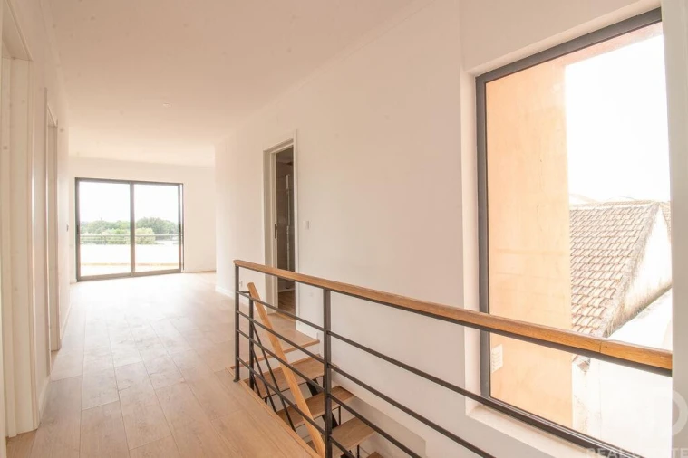 Apartamento T4 para Venda em Bombarral e Vale Covo Foto 19