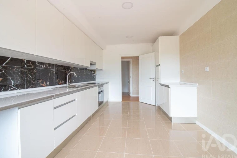 Apartamento T4 para Venda em Bombarral e Vale Covo Foto 9