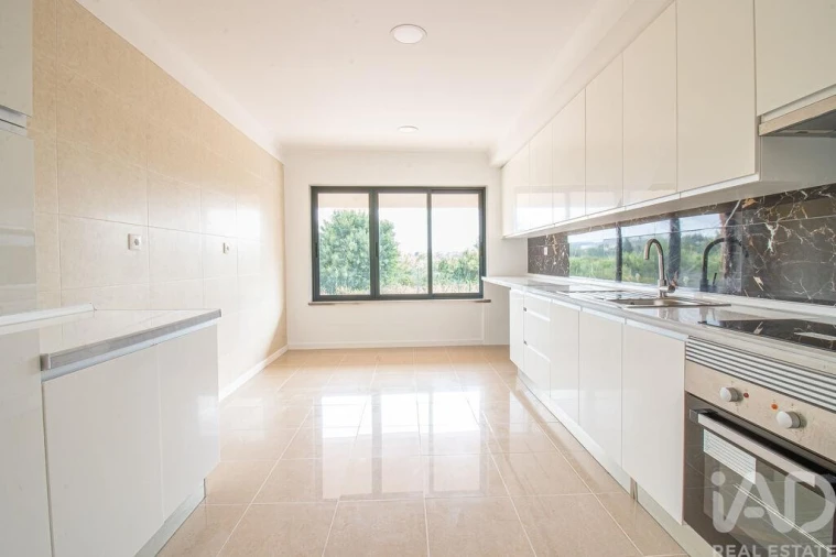 Apartamento T4 para Venda em Bombarral e Vale Covo Foto 7
