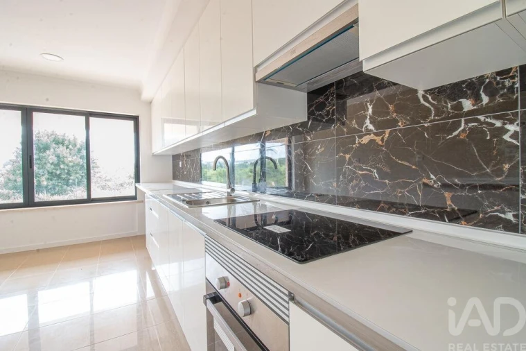 Apartamento T4 para Venda em Bombarral e Vale Covo Foto 8