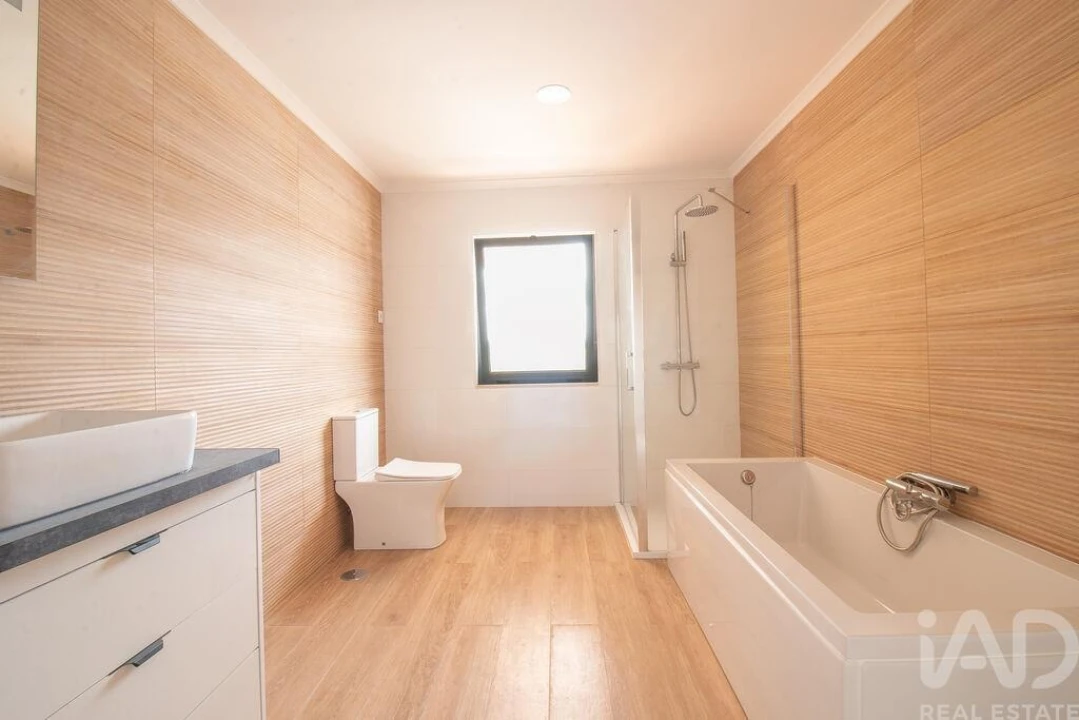 Apartamento T4 para Venda em Bombarral e Vale Covo Foto 13