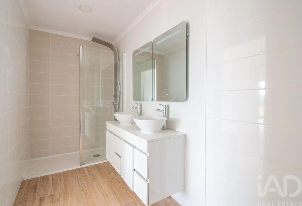 Apartamento T4 para Venda em Bombarral e Vale Covo Foto 17