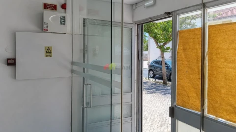 Loja para Arrendamento em União das Freguesias de Setúbal